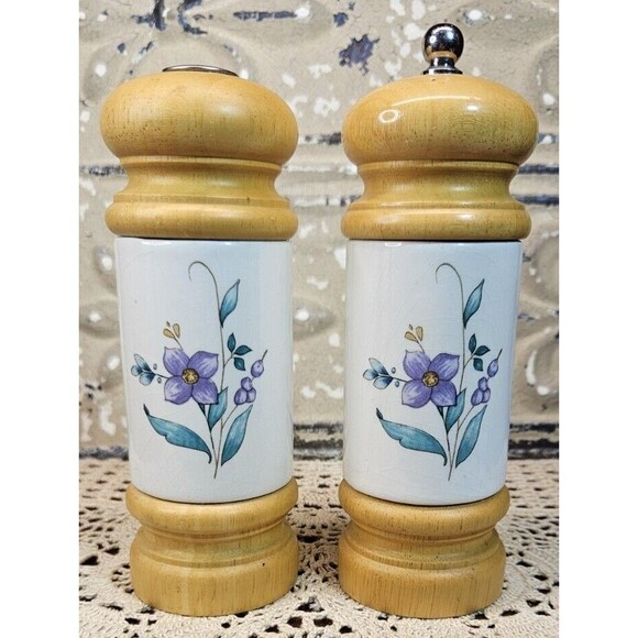 Vintage Mr. Dudley Wood & Ceramic Pepper & Salt Shaker Set Floral Pattern (read) - Picture 3 of 8